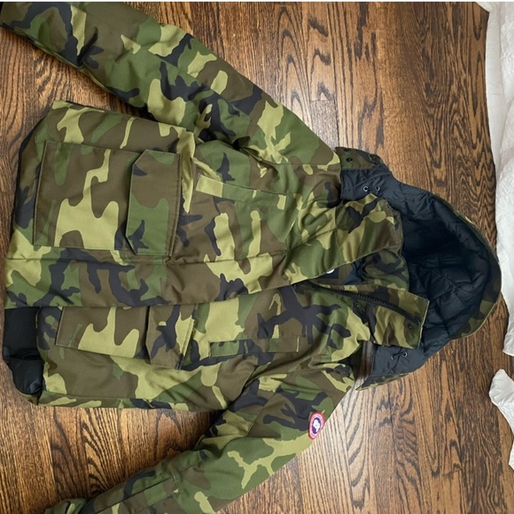 Women’s Canada Goose Camouflage Jacket - size L - Picture 3 of 12